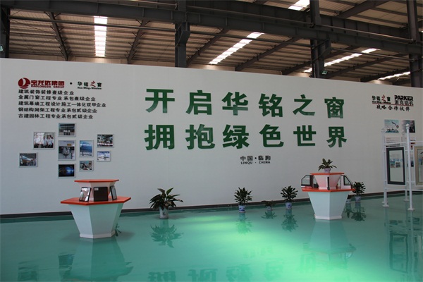 鋁合金門窗生產(chǎn)車間圖片派克機器