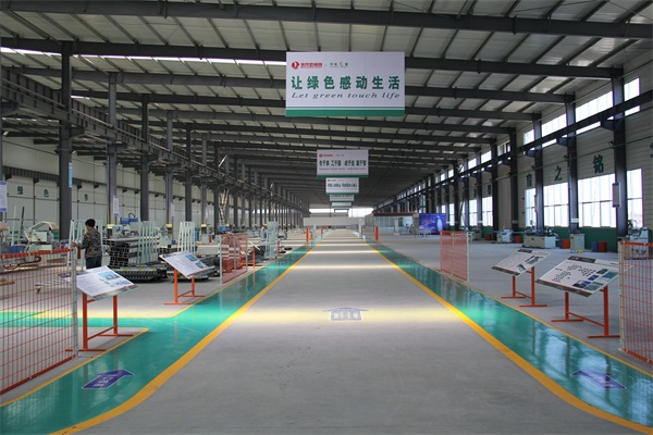鋁合金門窗生產(chǎn)車間圖片派克機器